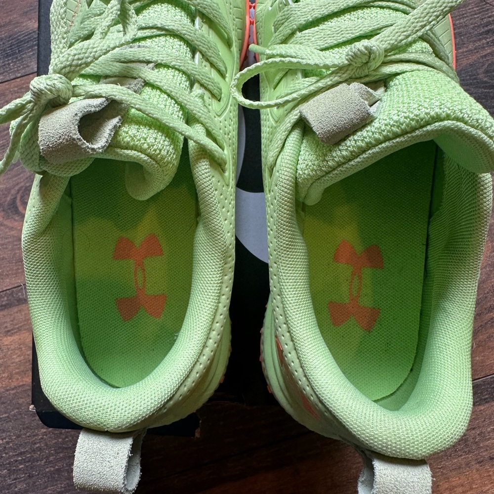 EUC Under Armour UA Shadow Turf 2.0 cleats Green - Picture 9 of 10